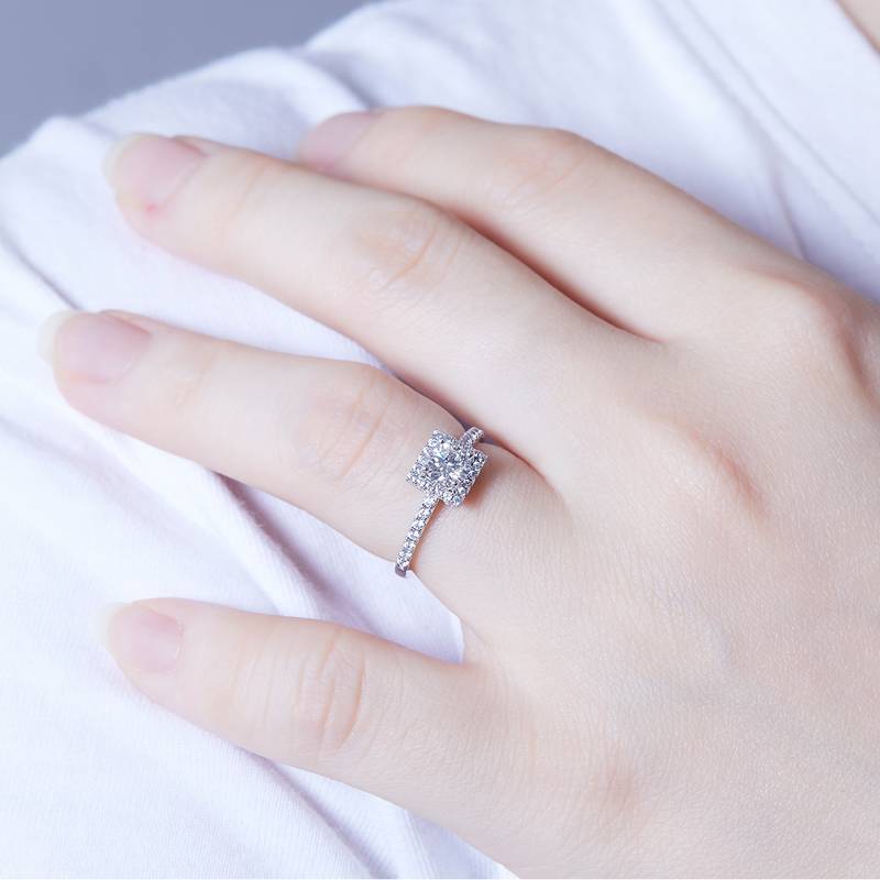 豪镶方包S925银镀白金MoissaniteWomen's Ring50分D级